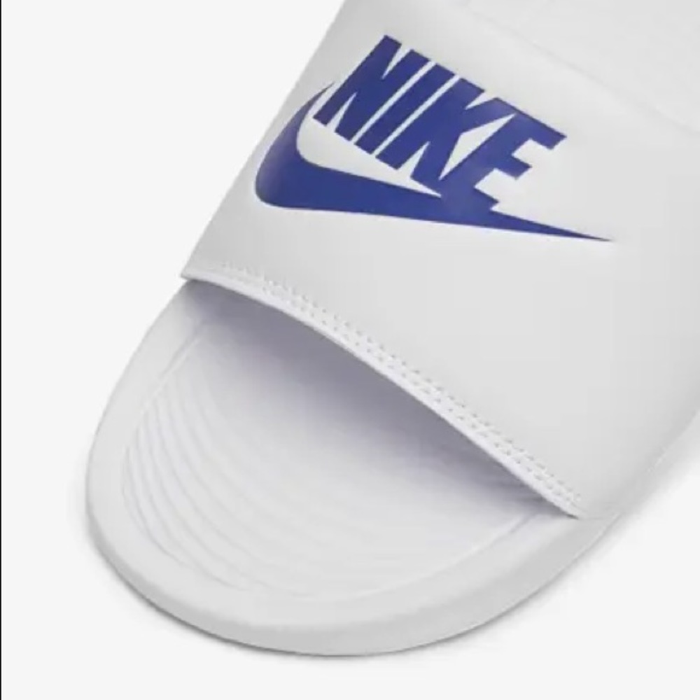 NEW NIKE VICTORI ONE  SLIDES. WHITE/GAME ROYAL MENS 8